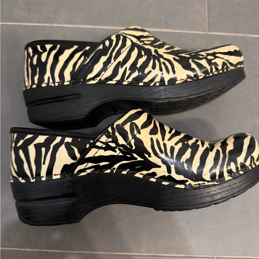 Dansko Black and Cream Zebra Print Clogs - Picture 4 of 6